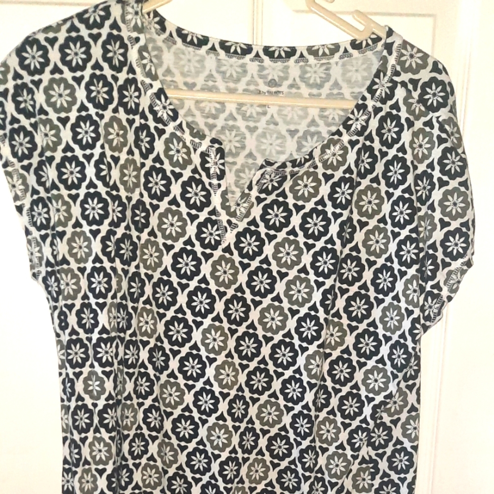Sleeveless blouse with drawstring bottom